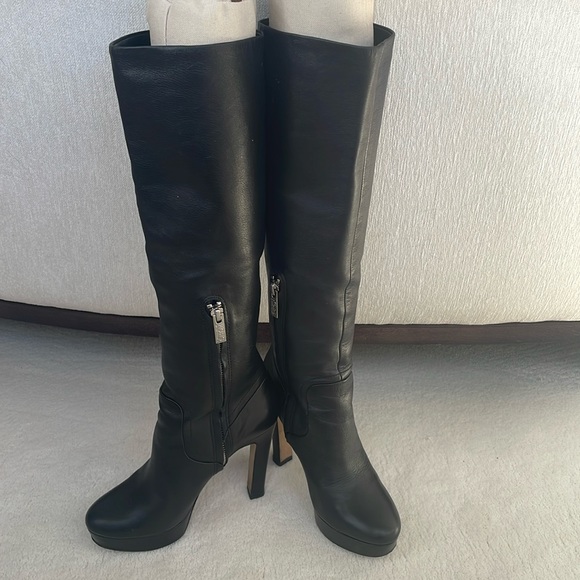 MICHAEL KORS BLACK LEATHER  PLATFORM BOOTS, 5 1/2 M - Picture 1 of 10